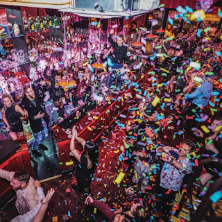 BOTTOMLESS NYE AT SIMMONS SHOREDITCH