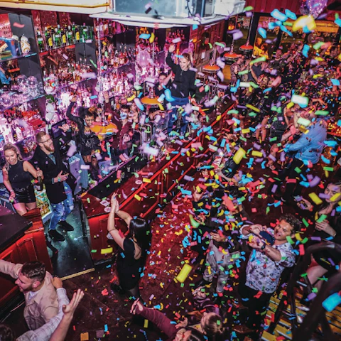 BOTTOMLESS NYE AT SIMMONS SHOREDITCH