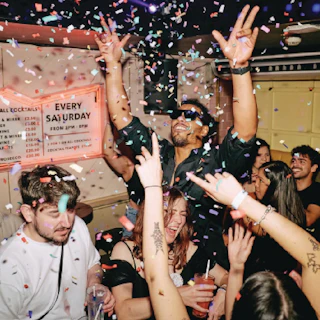 BOTTOMLESS NYE AT SIMMONS TOTTENHAM COURT ROAD